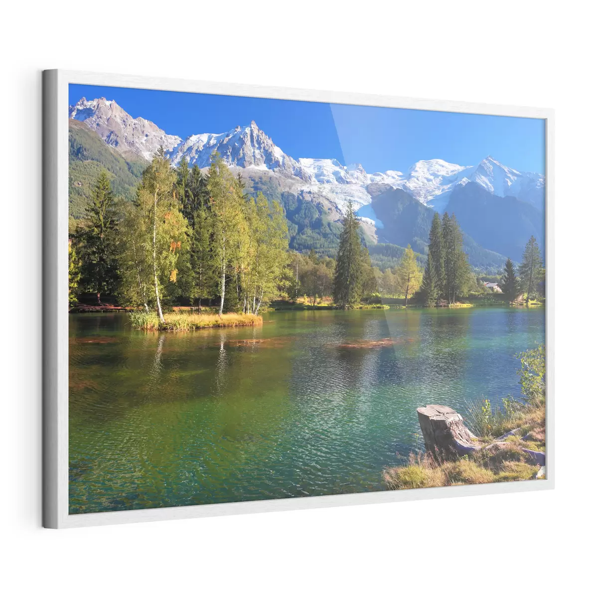 Poster Tranquilo lago rodeado de majestuosas montañas f08443