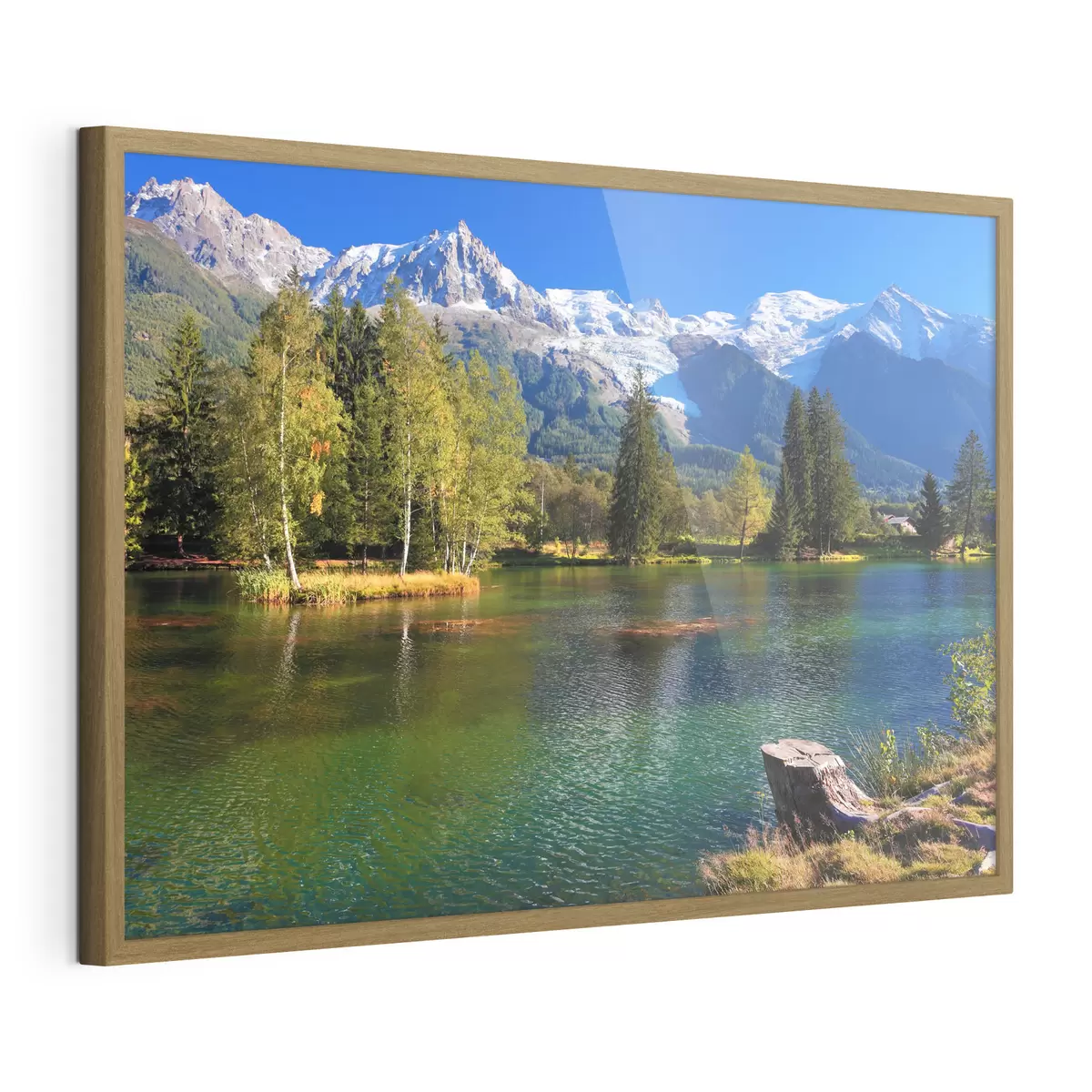 Poster Tranquilo lago rodeado de majestuosas montañas f08443