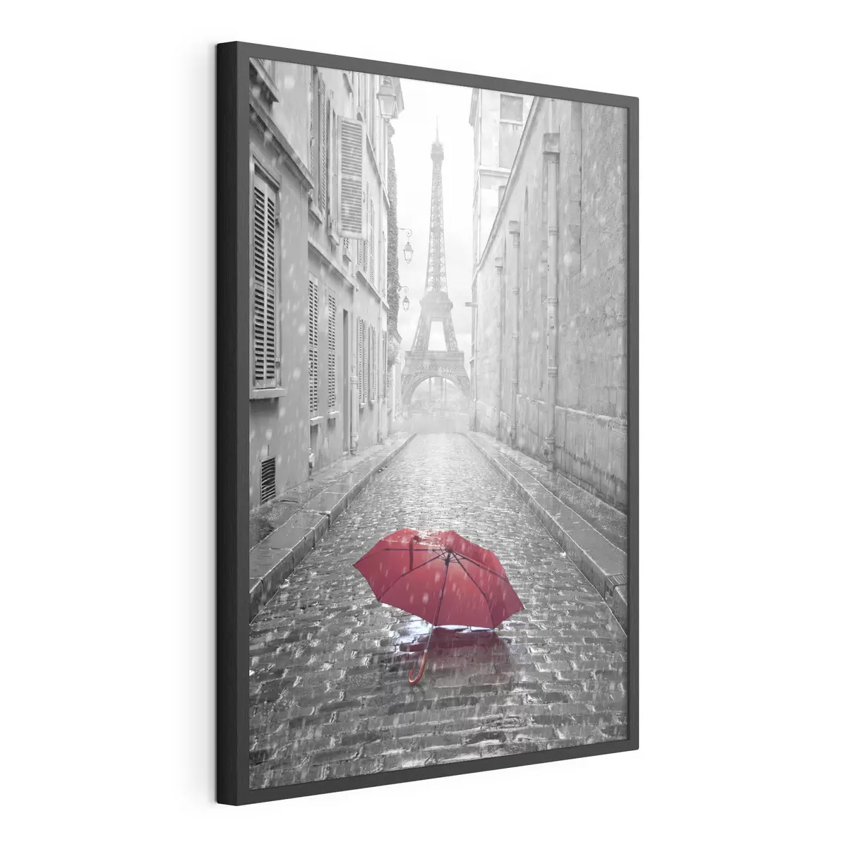 Poster Paraguas rojo en una calle adoquinada y mojada f33713