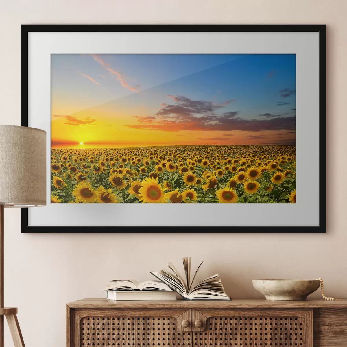 Poster Campo de girasoles al atardecer. Una vista preciosa f05429