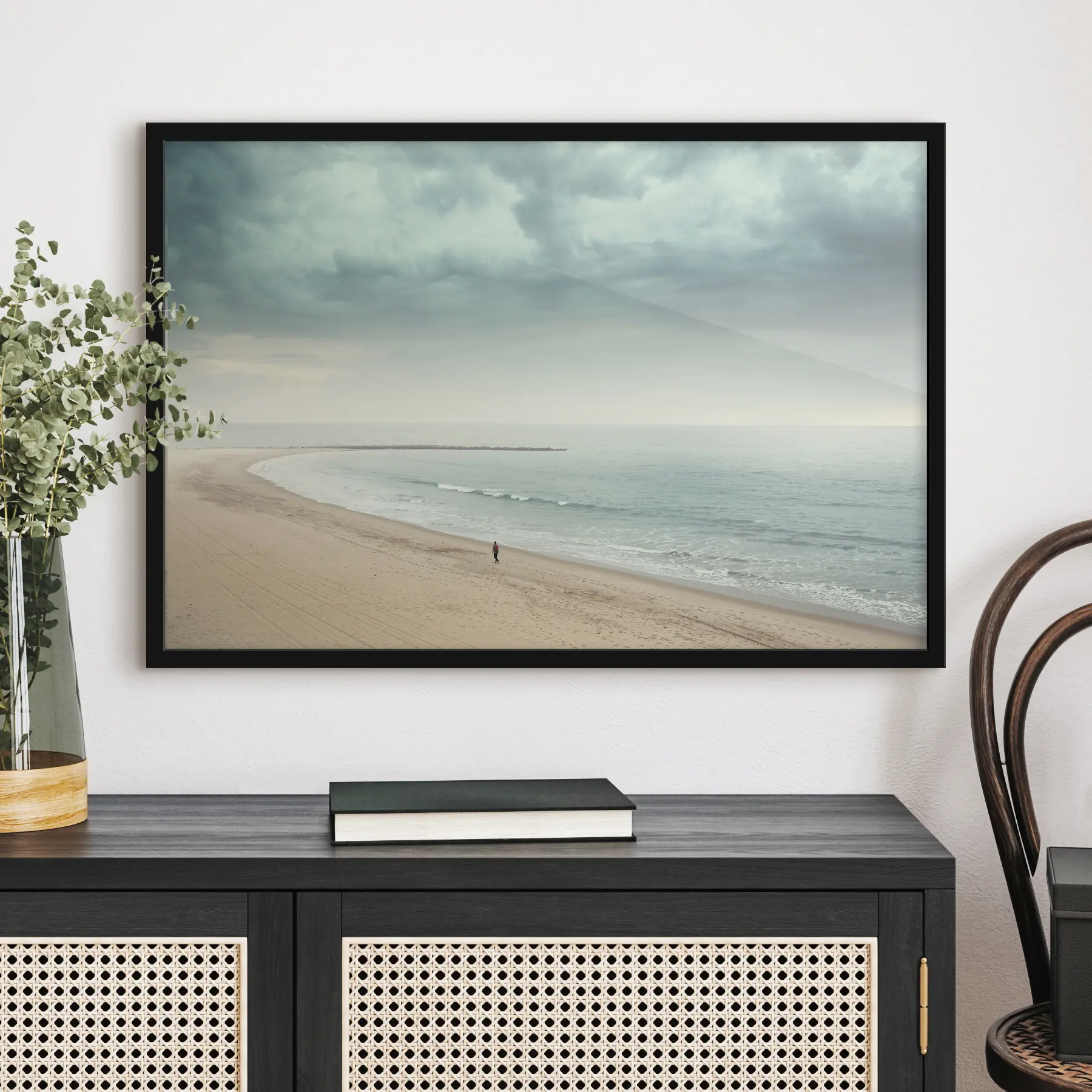 murales de pared Figura solitaria caminando por la playa f37470